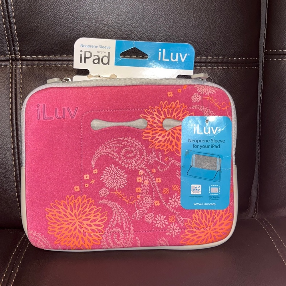 iLuv IPad Sleeve pink NWT water repellent